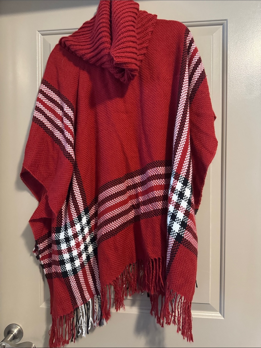V. FRAAS Red Plaid Fringe Poncho